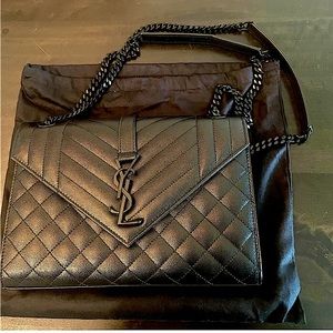 MEDIUM ENVELOPE IN QUILTED GRAIN DE POUDRE EMBOSSED LEATHER